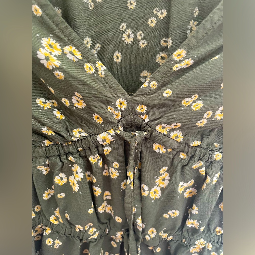 Floral tee for Summer it’s a green with flowers v neck